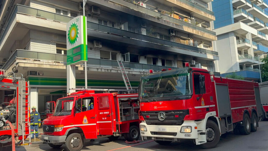 Φωτιά σε διαμέρισμα στη Θεσσαλονίκη, απεγκλωβίστηκαν δύο άτομα
