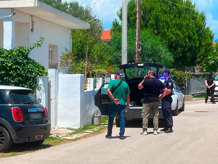 Μαχαιρωμένοι μάνα και γιος στο Αίγιο, ανακρίνεται ο Ιταλός σύντροφος της 54χρονης για το άγριο έγκλημα