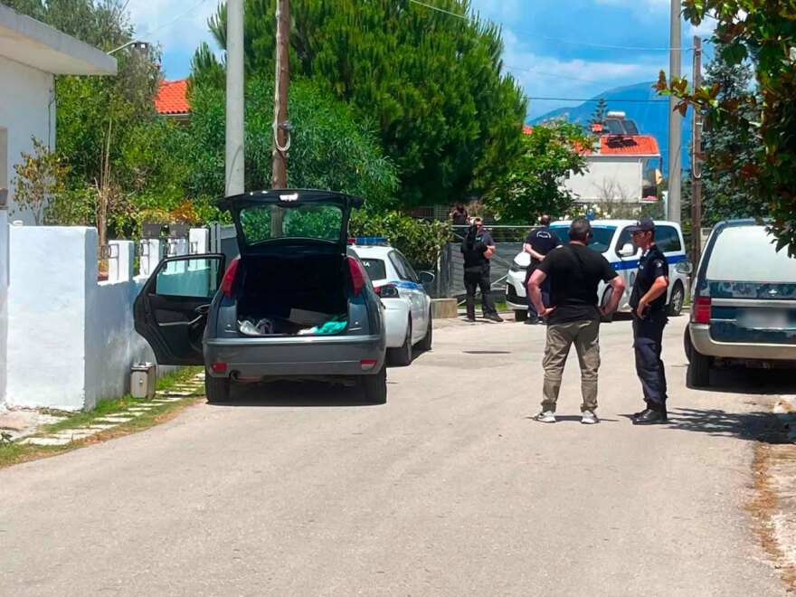 Διπλό φονικό στο Αίγιο: Αυτοί είναι η μάνα και ο γιος που βρέθηκαν σφαγμένοι μέσα σε λίμνη αίματος μέσα στο σπίτι τους 5 Μαχαιρωμένοι μάνα και γιος στο Αίγιο, ανακρίνεται ο Ιταλός σύντροφος της 54χρονης για το άγριο έγκλημα