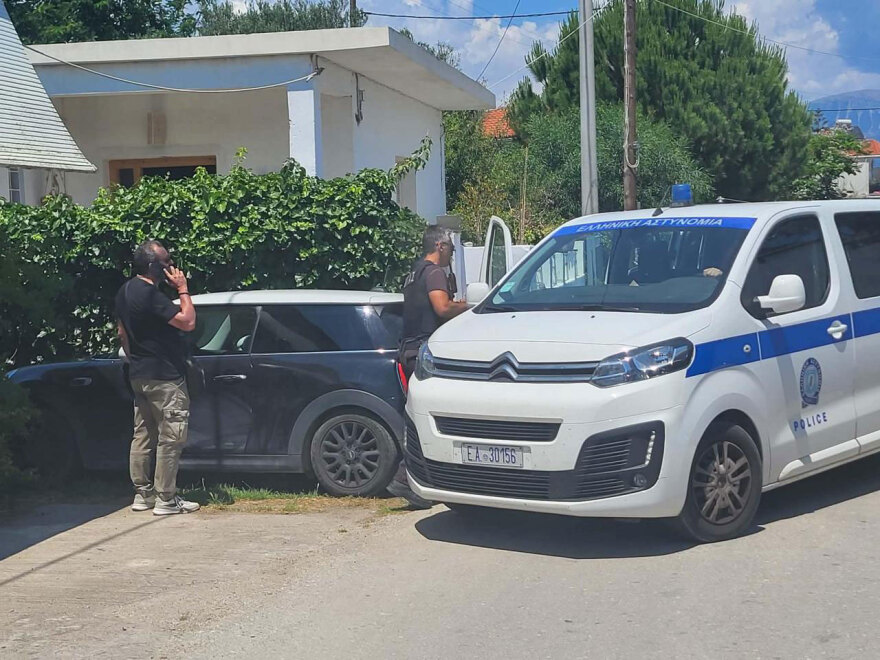 Έγκλημα στο Αίγιο: Πυροβόλησαν τον γιο στο κεφάλι και μετά τον μαχαίρωσαν, η μητέρα πάλεψε με τον δολοφόνο πριν τη σκοτώσει