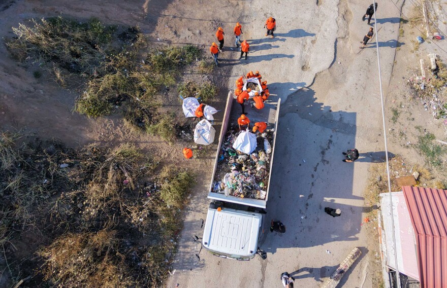 Cyclone Project στη Θήβα: Απομακρύνθηκαν 11 τόνοι απορριμμάτων από σημείο που δημιουργούσε κινδύνους για τον σιδηρόδρομο