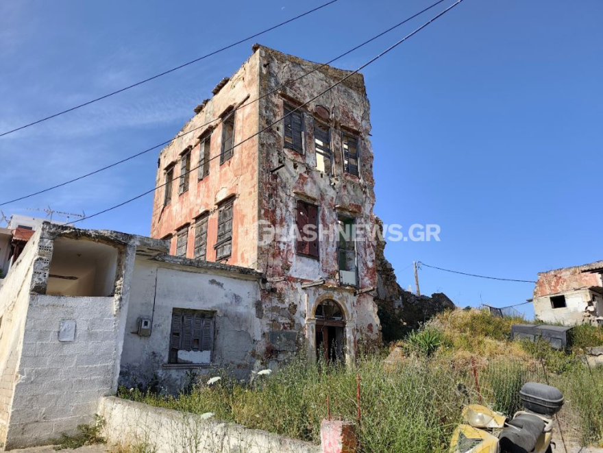 Υπό κατάρρευση το θρυλικό «Κόκκινο σπίτι» της Μαντάμ Ορτάνς στα Χανιά