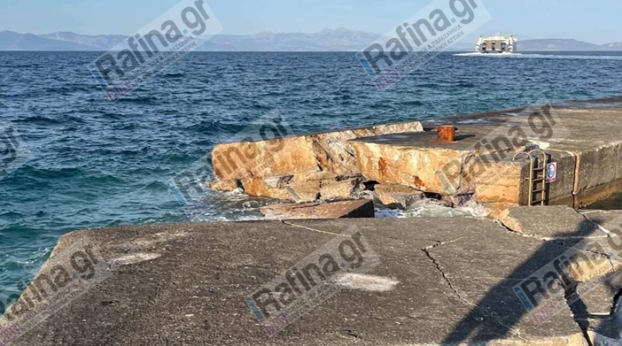 Δείτε βίντεο και φωτογραφίες από τον σπασμένο λιμενοβραχίονα στη Ραφήνα μετά την πρόσκρουση πλοίου