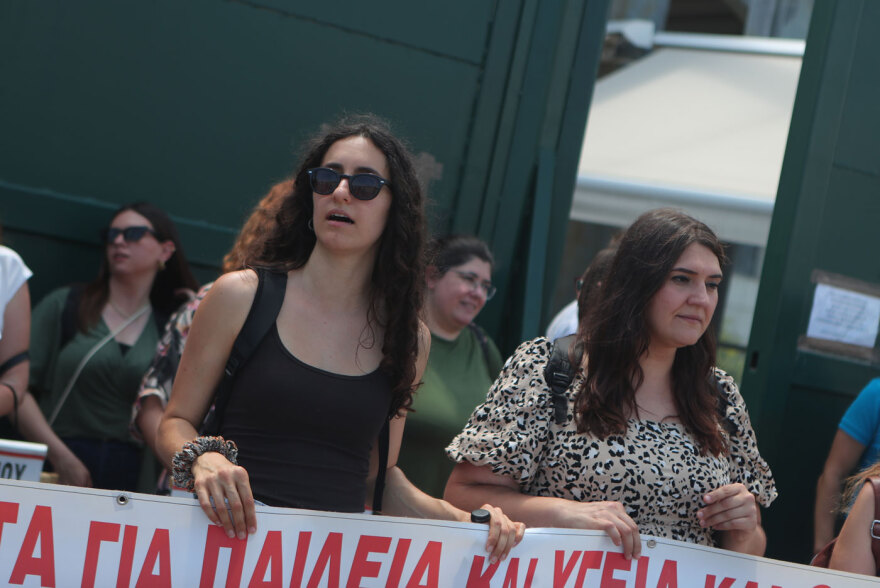 Συγκέντρωση διαμαρτυρίας δασκάλων έξω από το υπουργείο Παιδείας 