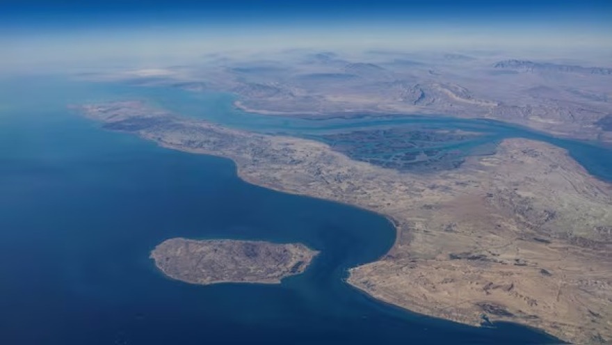 Αναφορές για εκρήξεις στη νήσο Κεσμ στο νότιο Ιράν, «πρόσχημα για τις ΗΠΑ η κατάρριψη Apache» λέει η Τεχεράνη