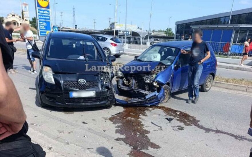 Απίστευτο τροχαίο στη Λαμία, μεθυσμένος οδηγός πέρασε πάνω από νησίδα και συγκρούστηκε με αυτοκίνητο, δείτε βίντεο