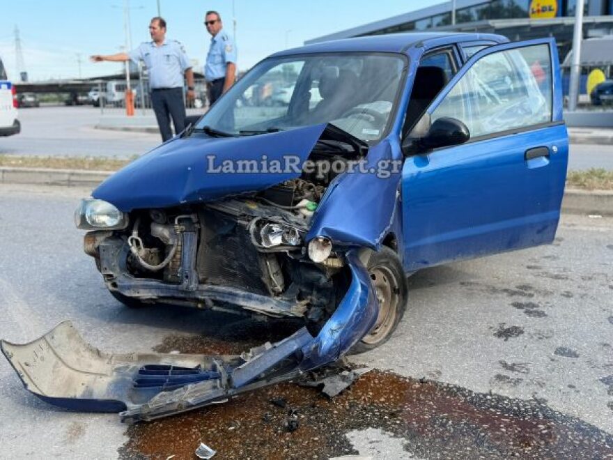 Απίστευτο τροχαίο στη Λαμία, μεθυσμένος οδηγός πέρασε πάνω από νησίδα και συγκρούστηκε με αυτοκίνητο, δείτε βίντεο