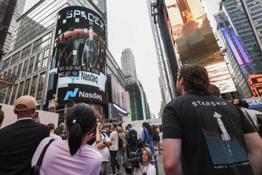 Ντεμπούτο της SpaceX στη Wall Street: Ο Έλον Μασκ υπόσχεται να μεταφέρει ανθρώπους στον Άρη