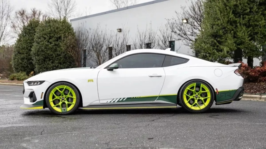 H RTR απογειώνει την Mustang 