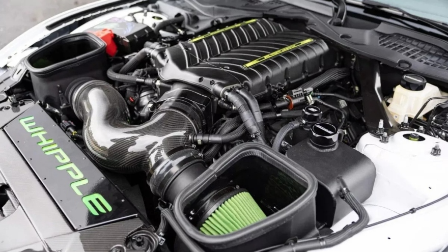 H RTR απογειώνει την Mustang 