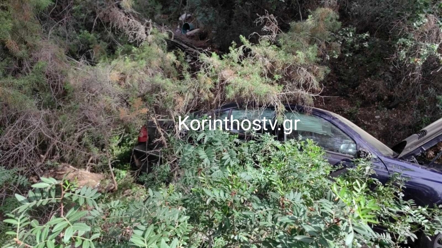 Αυτοκίνητο κατέληξε σε χαράδρα 25 μέτρων στις Κεχριές - Σώα η οδηγός