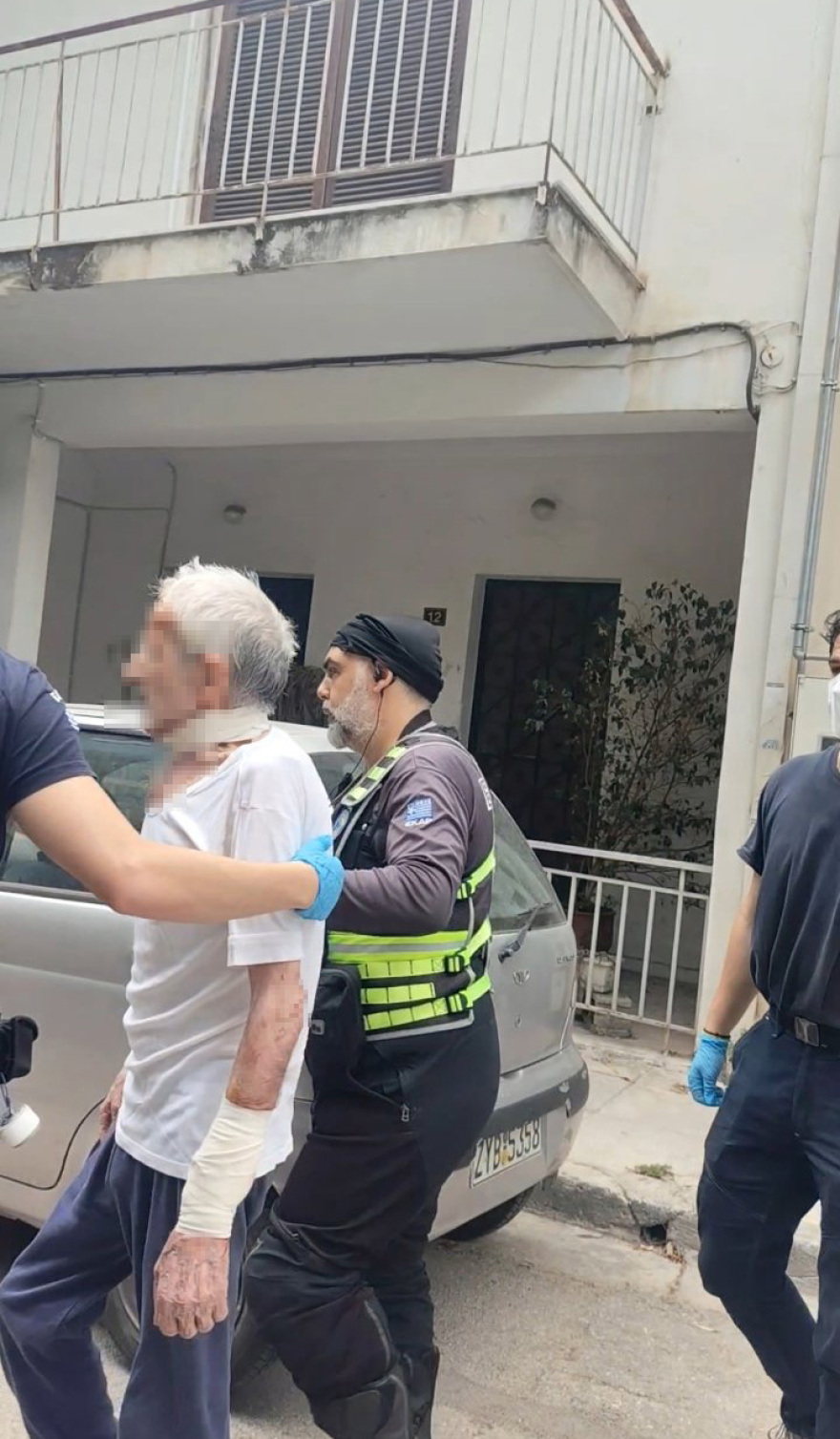 Aστυνομικοί της ΔΙΑΣ έσωσαν την τελευταία στιγμή ηλικιωμένο από απόπειρα αυτοκτονίας στο Νέο Ηράκλειο
