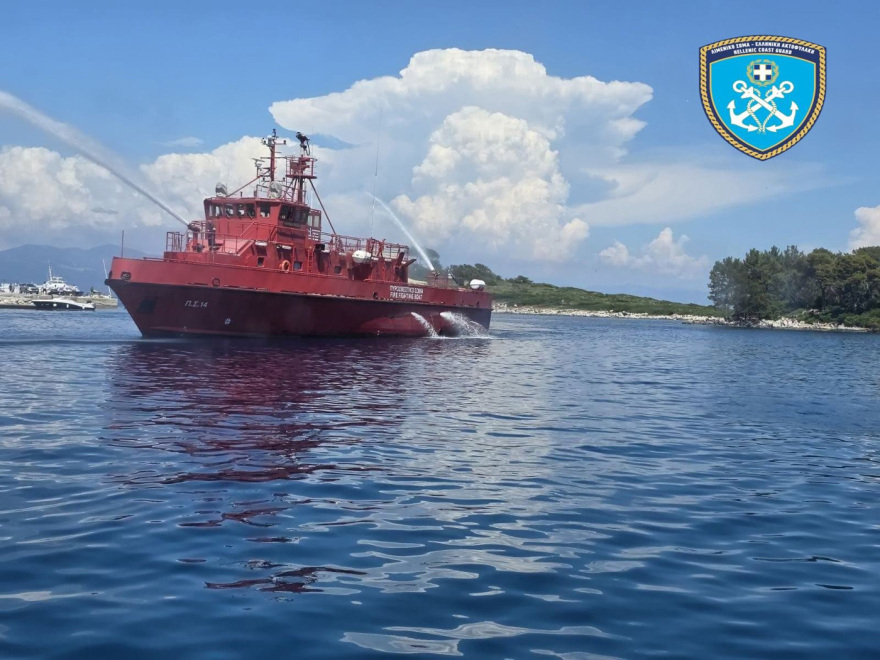 Παξοί: Συνελήφθη πλοίαρχος μετά τη φωτιά σε δύο τουριστικά σκάφη και τη βύθισή τους
