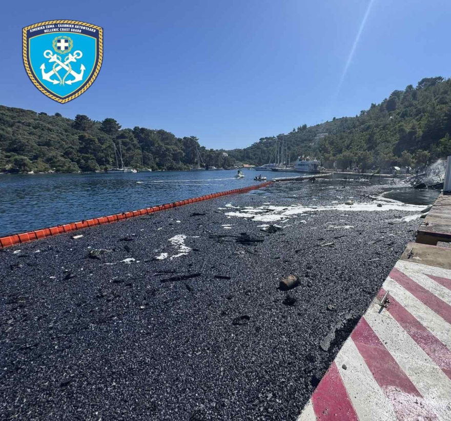 Παξοί: Συνελήφθη πλοίαρχος μετά τη φωτιά σε δύο τουριστικά σκάφη και τη βύθισή τους
