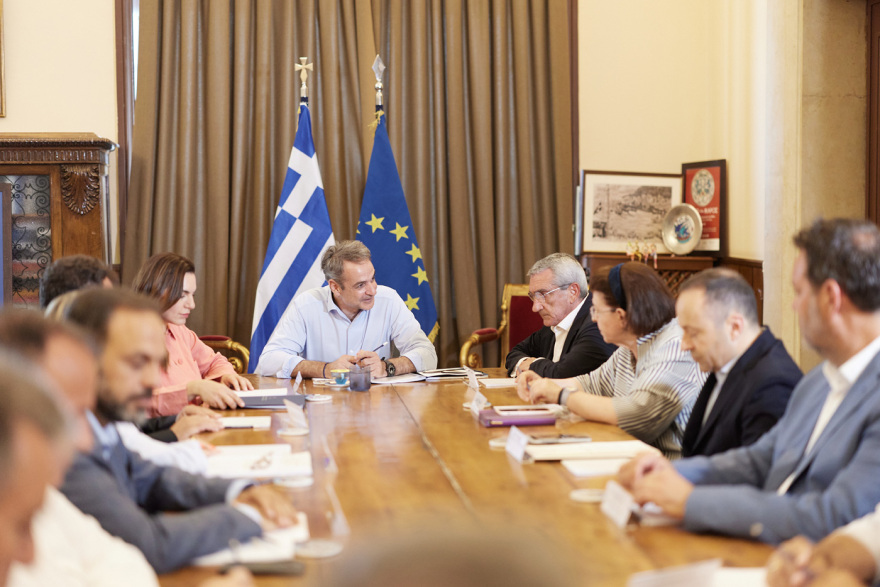 Στη Ρόδο ο Μητσοτάκης: Αναβαθμίζεται το λιμάνι του νησιού, νέο νοσοκομείο στην Κω εξήγγειλε ο πρωθυπουργός