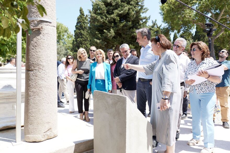 Μητσοτάκης από τον αρχαιολογικό χώρο της Περβόλας: Εδώ συναντώνται οι πολιτισμοί που διαμόρφωσαν διαχρονικά τη Ρόδο
