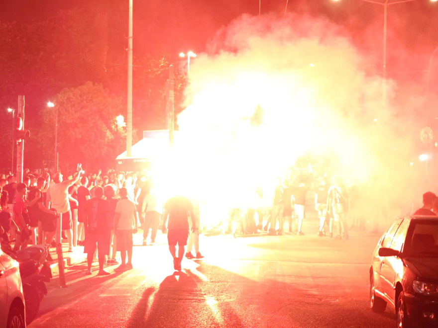 Ξέφρενοι πανηγυρισμοί στο Πασαλιμάνι για το 16ο πρωτάθλημα του Ολυμπιακού στο μπάσκετ