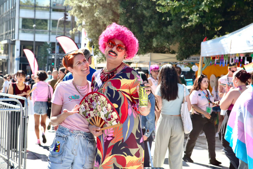 Γέμισε χρώμα το κέντρο της Αθήνας, πλήθος κόσμου στο Athens Pride 2026, ποιοι πολιτικοί δίνουν το «παρών», φωτογραφίες και βίντεο