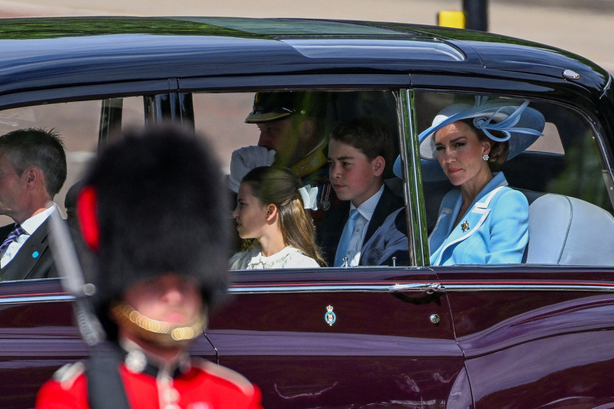 Κέιτ Μίντλετον: Εντυπωσιακή στο Trooping the Colour για τα «δεύτερα γενέθλια» του βασιλιά Καρόλου