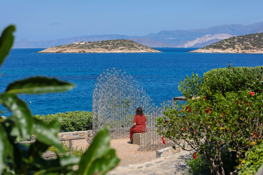 Το εικαστικό δίδυμο Caitlind Brown-Wayne Patrick Garrett κατακτά την Κρήτη με το έργο Chronotopia