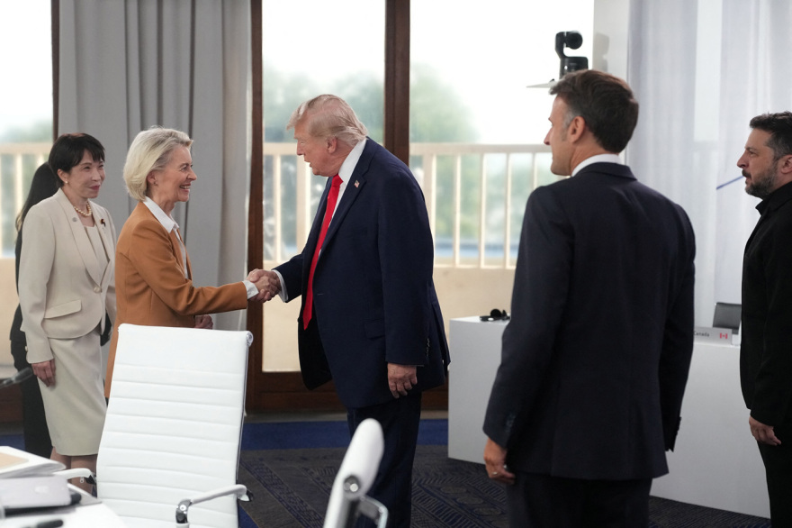 Σε εξέλιξη η κρίσιμη Σύνοδος των G7 στο Εβιάν: Το δώρο του Μερτς στον Τραμπ, οι θερμές χειραψίες και ο απώτερος στόχος του Ζελένσκι