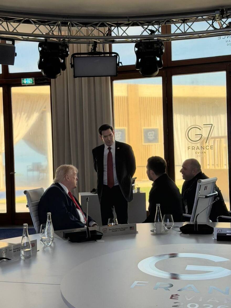 Τετ α τετ Τραμπ και Ζελένσκι στη σύνοδο της G7 στο Εβιάν
