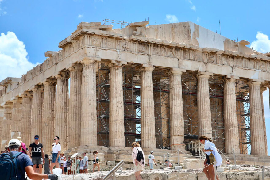Ιστορική στιγμή: Το δυτικό αέτωμα του Παρθενώνα συμπληρώθηκε μετά από 220 χρόνια, δείτε εικόνες