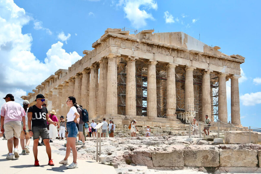 Ιστορική στιγμή: Το δυτικό αέτωμα του Παρθενώνα συμπληρώθηκε μετά από 220 χρόνια, δείτε εικόνες
