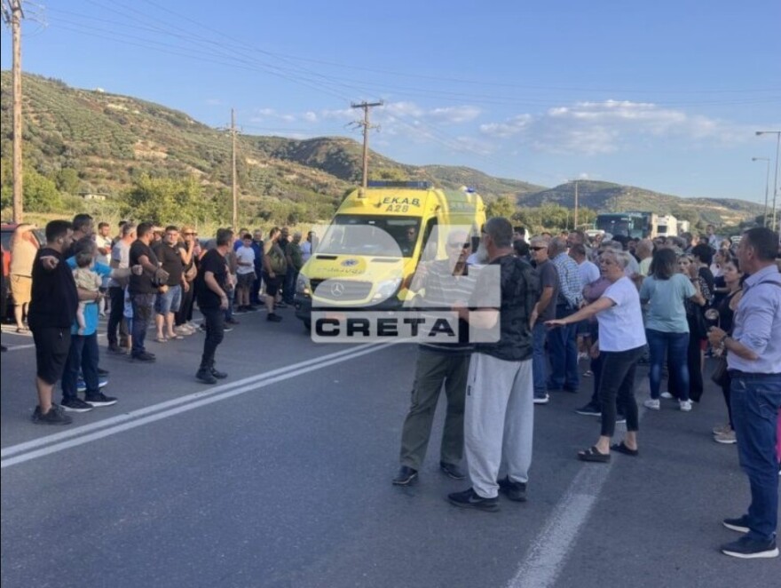 Αντιδρούν οι κάτοικοι του Ηρακλείου στη δημιουργία δομής μεταναστών, έκλεισαν ξανά την εθνική οδό, φωτογραφίες
