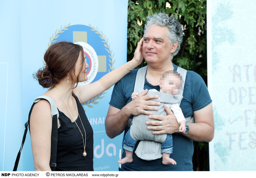 Αλεξάνδρα Αϊδίνη: Η πρώτη δημόσια εμφάνιση με τον σύντροφό της και την τριών μηνών κόρη τους