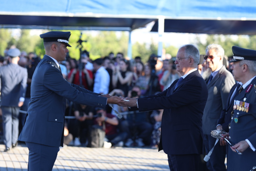 Ο Κωνσταντίνος Τασούλας απένειμε τα ξίφη στους νέους και στις νέες Υπαστυνόμους Β’