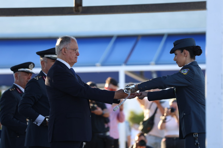 Ο Κωνσταντίνος Τασούλας απένειμε τα ξίφη στους νέους και στις νέες Υπαστυνόμους Β’