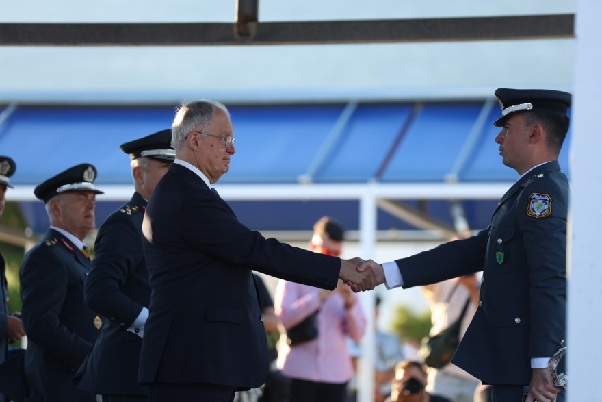 Ο Κωνσταντίνος Τασούλας απένειμε τα ξίφη στους νέους και στις νέες Υπαστυνόμους Β’