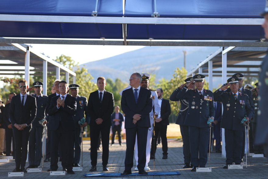 Ο Κωνσταντίνος Τασούλας απένειμε τα ξίφη στους νέους και στις νέες Υπαστυνόμους Β’