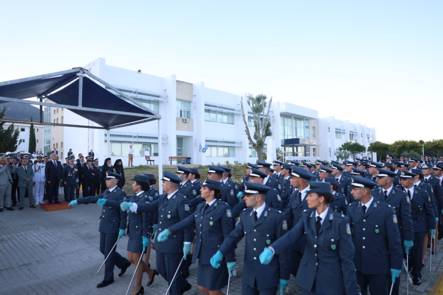 Ο Κωνσταντίνος Τασούλας απένειμε τα ξίφη στους νέους και στις νέες Υπαστυνόμους Β’