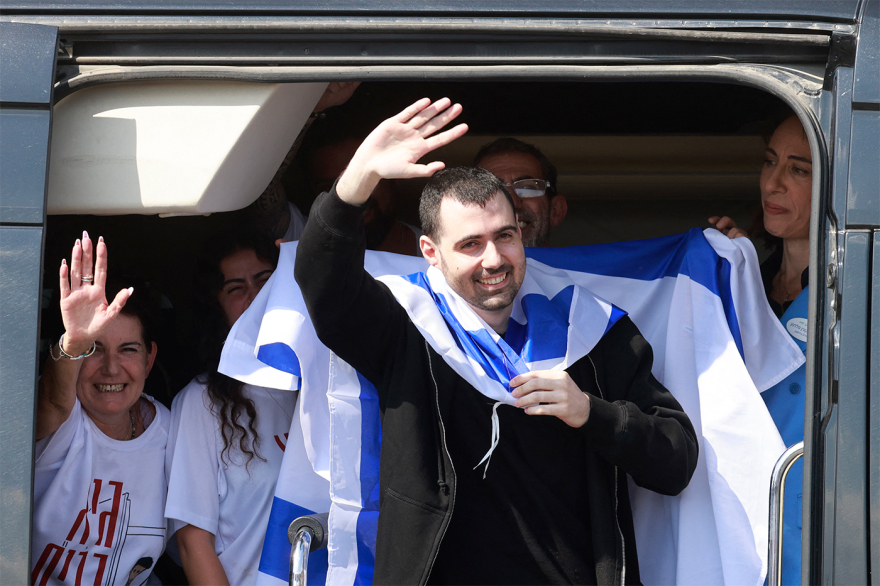 &Phi;&rho;ί&kappa;&eta; &sigma;&tau;&alpha; &tau;&omicron;ύ&nu;&epsilon;&lambda; &tau;&eta;&sigmaf; &Chi;&alpha;&mu;ά&sigmaf;: &Pi;&rho;ώ&eta;&nu; &Iota;&sigma;&rho;&alpha;&eta;&lambda;&iota;&nu;ό&sigmaf; ό&mu;&eta;&rho;&omicron;&sigmaf; &kappa;&alpha;&tau;&alpha;&gamma;&gamma;έ&lambda;&lambda;&epsilon;&iota; &phi;&rho;&iota;&kappa;&iota;&alpha;&sigma;&tau;&iota;&kappa;ά &beta;&alpha;&sigma;&alpha;&nu;&iota;&sigma;&tau;ή&rho;&iota;&alpha;, &laquo;&tau;&omicron;&nu; &alpha;&nu;ά&gamma;&kappa;&alpha;&sigma;&alpha;&nu; &nu;&alpha; &kappa;ά&tau;&sigma;&epsilon;&iota; &sigma;&alpha;&nu; &sigma;&kappa;ύ&lambda;&omicron;&sigmaf; &kappa;&alpha;&iota; &nu;&alpha; &gamma;&alpha;&beta;&gamma;ί&zeta;&epsilon;&iota;&raquo;
