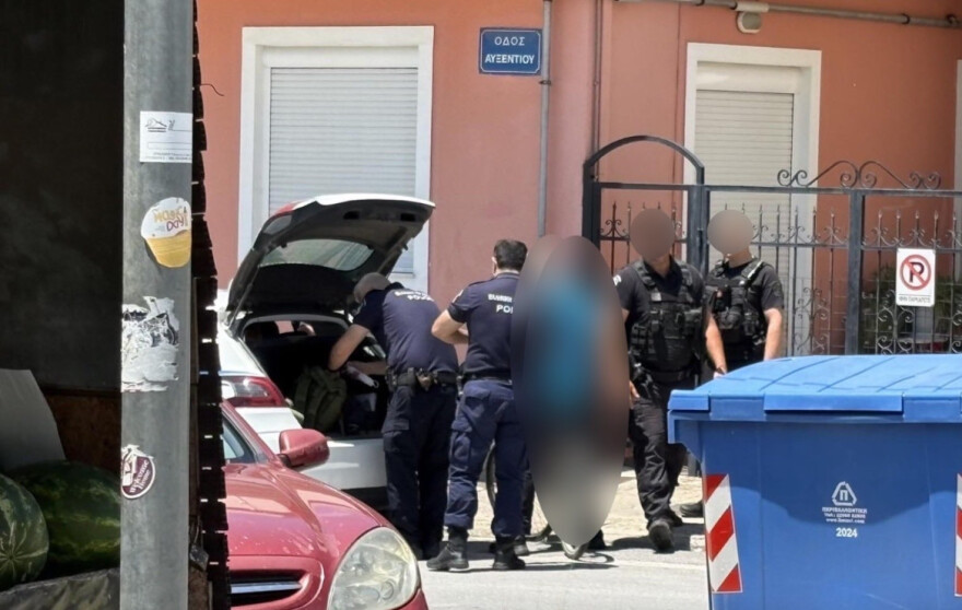 Άνδρας βγήκε ολόγυμνος στο κέντρο της Λάρισας και παρενοχλούσε περαστικούς