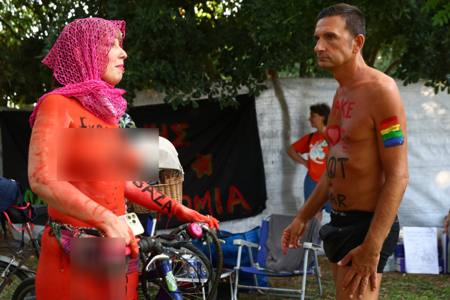 Με δεκάδες συμμετοχές η 19η Διεθνής Γυμνή Ποδηλατοδρομία στη Θεσσαλονίκη - Δείτε βίντεο και φωτογραφίες