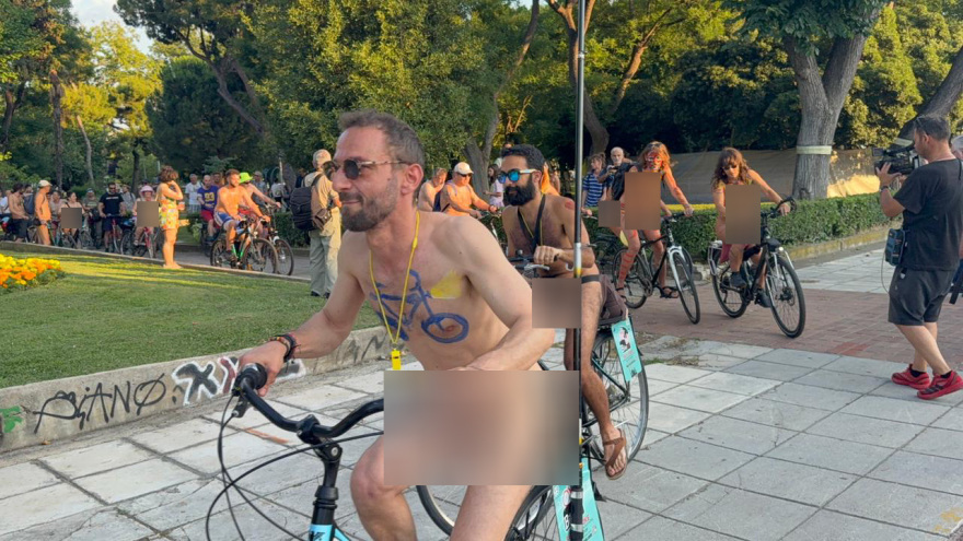 Με δεκάδες συμμετοχές η 19η Διεθνής Γυμνή Ποδηλατοδρομία στη Θεσσαλονίκη - Δείτε βίντεο και φωτογραφίες