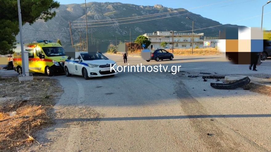Σοβαρό τροχαίο στο Λουτράκι: Αυτοκίνητο συγκρούστηκε με ασθενοφόρο, δύο τραυματίες