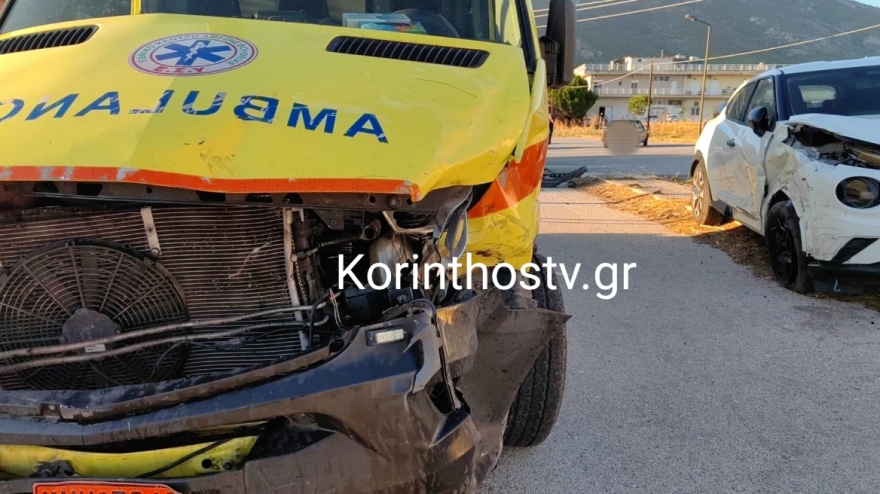 Σοβαρό τροχαίο στο Λουτράκι: Αυτοκίνητο συγκρούστηκε με ασθενοφόρο, δύο τραυματίες