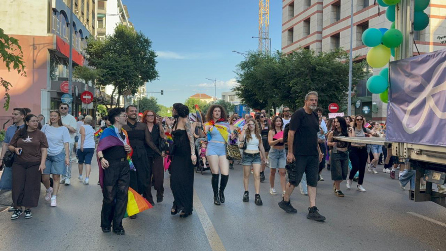 Με μουσική, χορό, σημαίες του ουράνιου τόξου και το κεντρικό σύνθημα «Σπάσε τον Κώδικα», ολοκληρώθηκε η πορεία του 14ου Thessaloniki pride