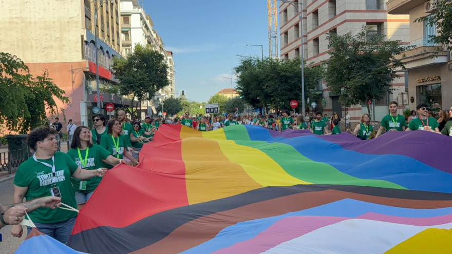 Με μουσική, χορό, σημαίες του ουράνιου τόξου και το κεντρικό σύνθημα «Σπάσε τον Κώδικα», ολοκληρώθηκε η πορεία του 14ου Thessaloniki pride