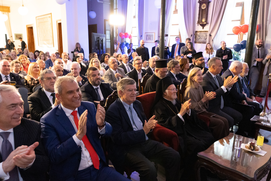Ο Πατριάρχης Βαρθολομαίος έδωσε πιστοποιητικά αγγλικών σε 130 παιδιά της ελληνικής μειονότητας της Κωνσταντινούπολης  