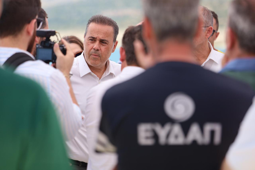 Εξασφαλίστηκε η άρδευση του Κωπαϊδικού πεδίου στη Λίμνη Υλίκη, αυτοψία Παπασταύρου στο πλωτό αντλιοστάσιο της ΕΥΔΑΠ