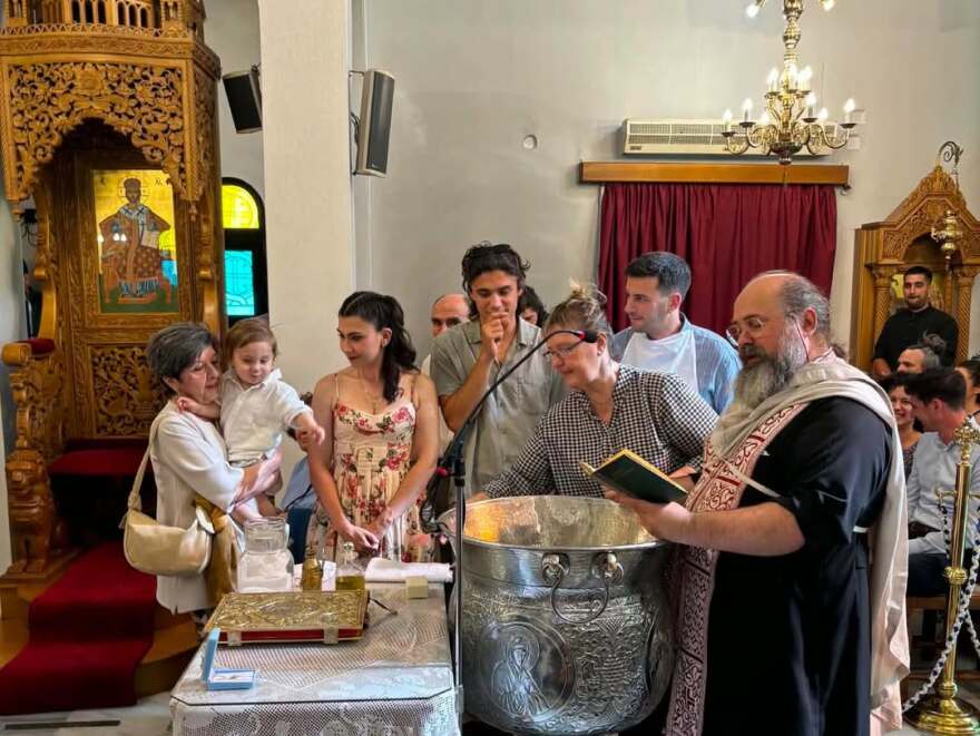 Ο Κώστας Νικούλι και η Κατερίνα Μαούτσου βάφτισαν τον γιο τους, δείτε φωτογραφίες