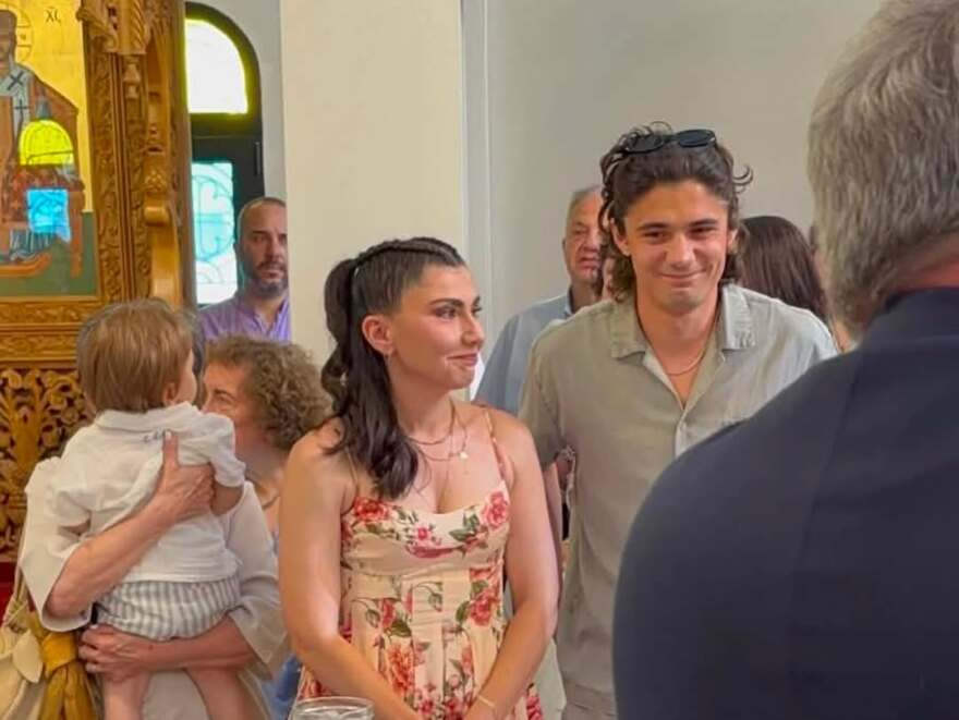 Ο Κώστας Νικούλι και η Κατερίνα Μαούτσου βάφτισαν τον γιο τους, δείτε φωτογραφίες