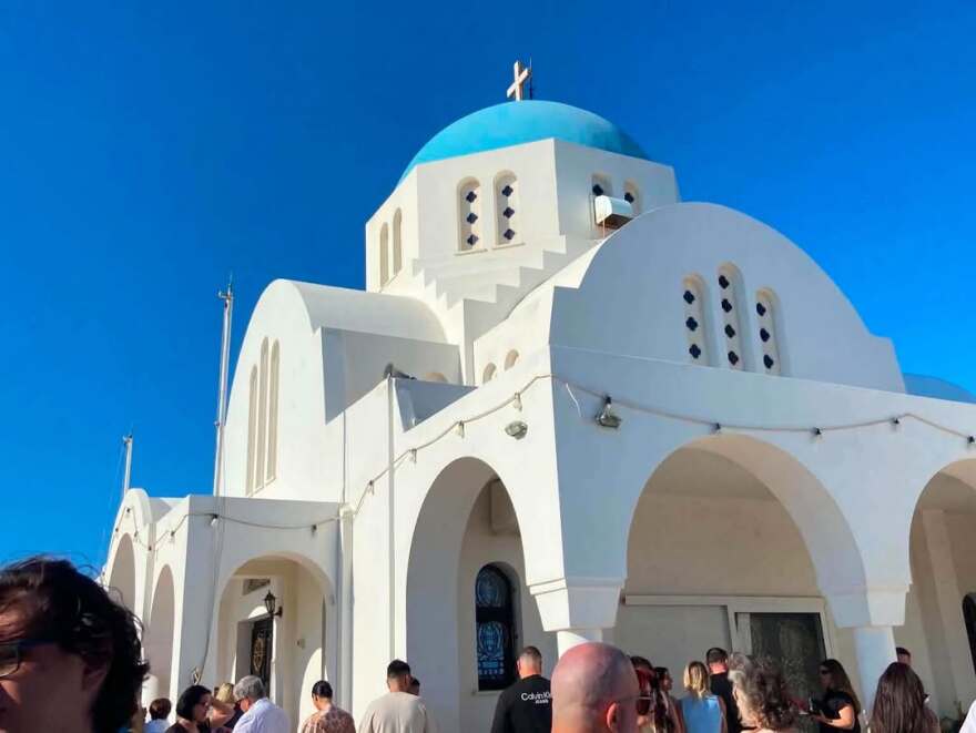 Ο Κώστας Νικούλι και η Κατερίνα Μαούτσου βάφτισαν τον γιο τους, δείτε φωτογραφίες