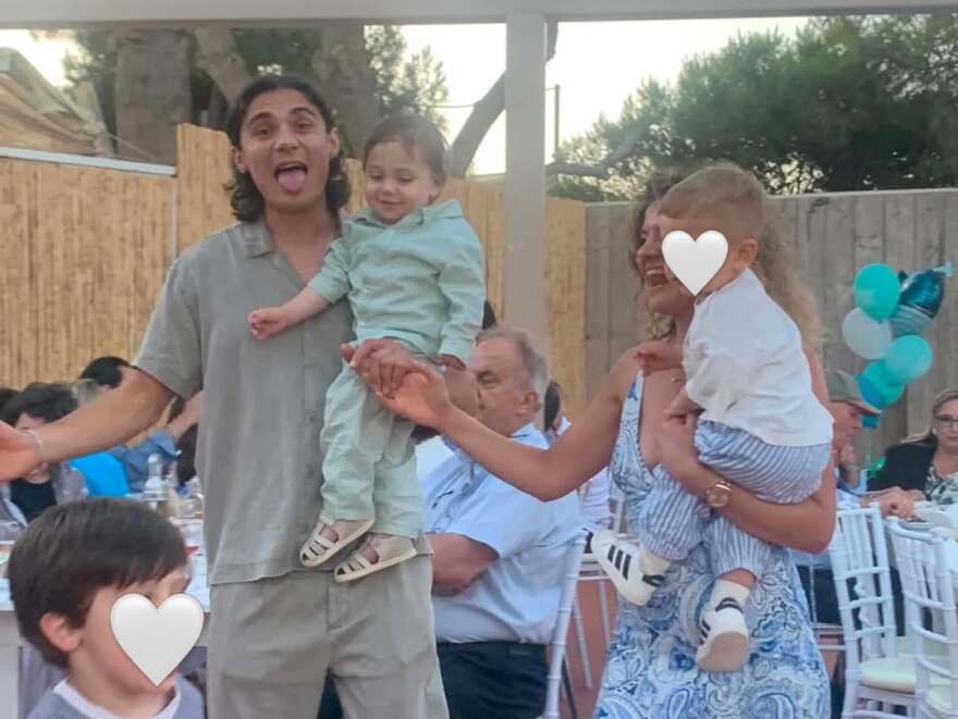 Ο Κώστας Νικούλι και η Κατερίνα Μαούτσου βάφτισαν τον γιο τους, δείτε φωτογραφίες