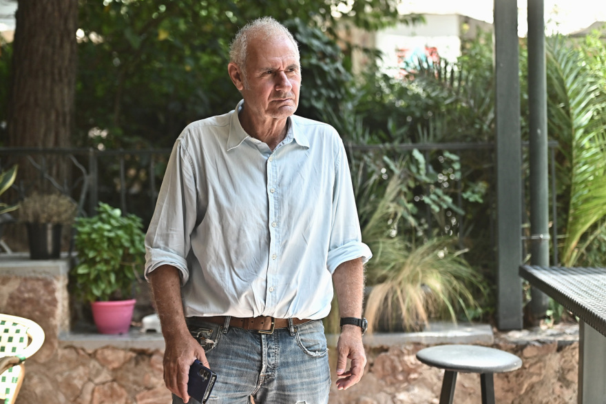 Ο Δημήτρης Σεβαστάκης στον Δανίκα: Αν πεις σε πολιτικό «είσαι πάρα πολύ γοητευτικός» είναι έτοιμος να τραγουδήσει στην Ιερά Οδό